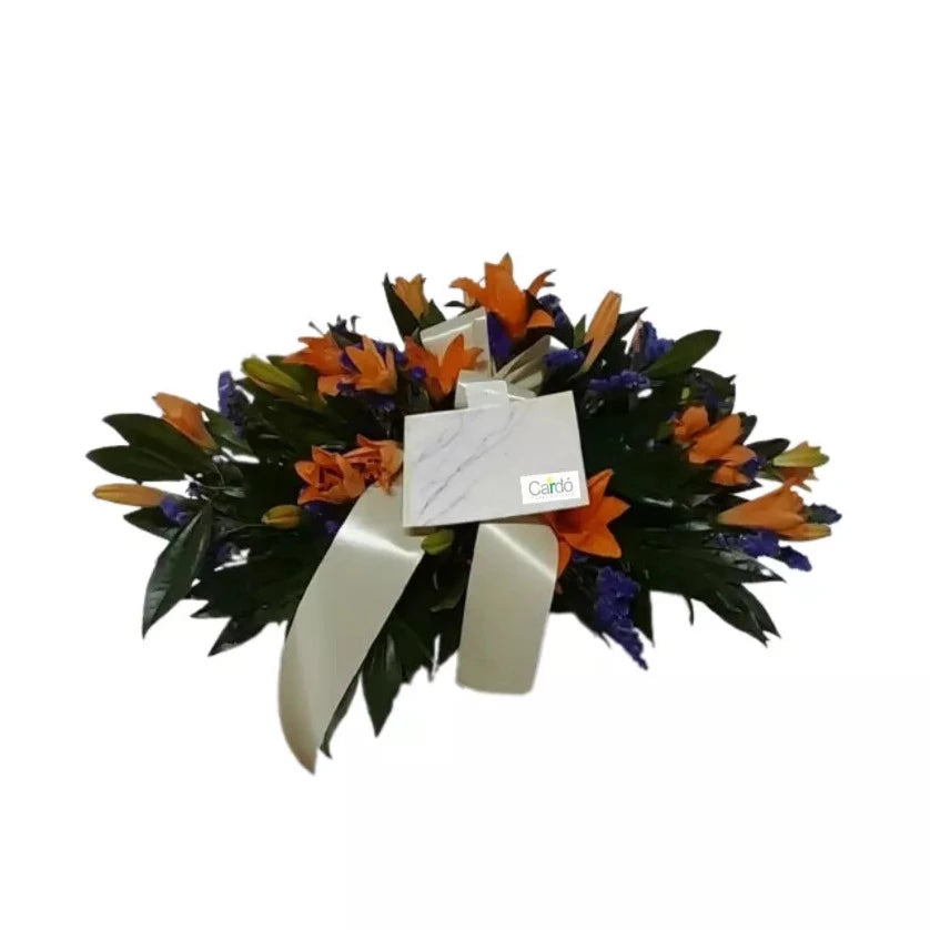 Ramo fúnebre. Sobre cofre con flores exóticas - SF51