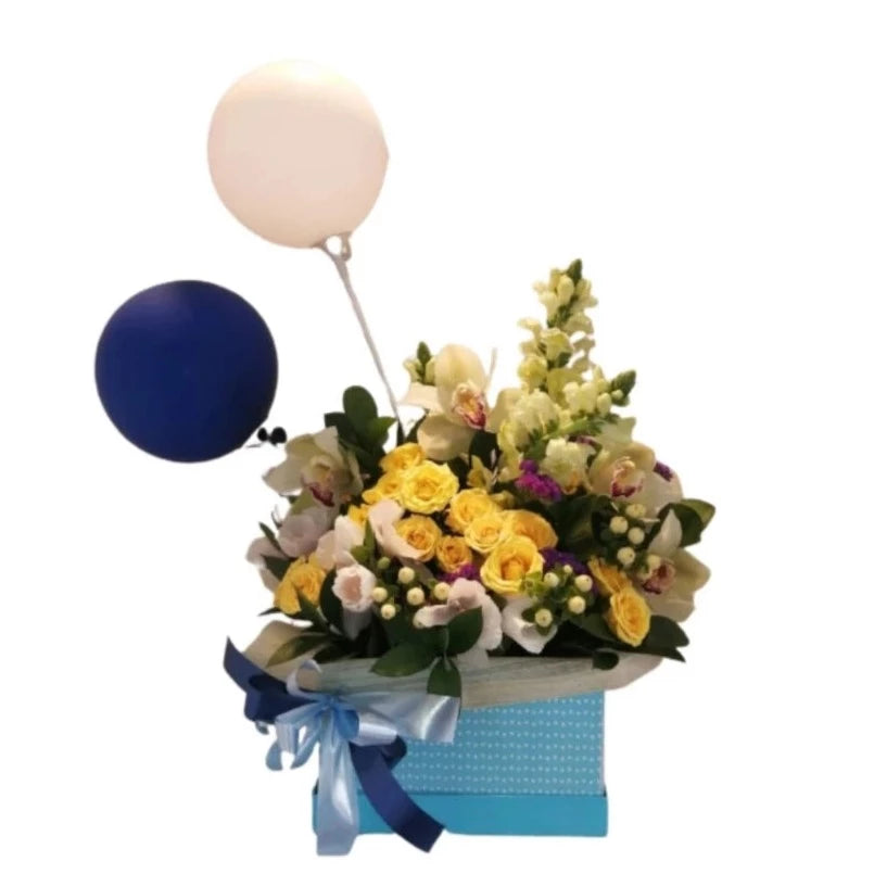 Arreglo floral. Nacimiento niño con globos. TO40-5