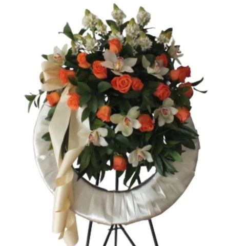 Corona fúnebre en rosas y orquídeas