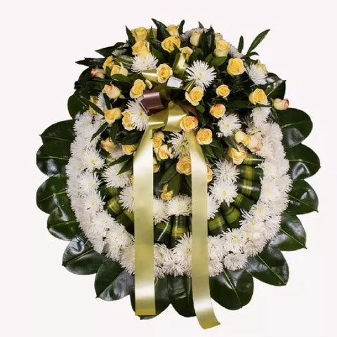Corona fúnebre en rosas y crisantemas